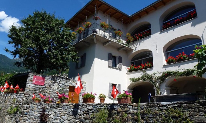 Gordola Apartment | Casa Ai Portici