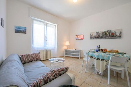 Ispra Apartment | Casa Al Caprifoglio 600m From Beach - Happy Rentals