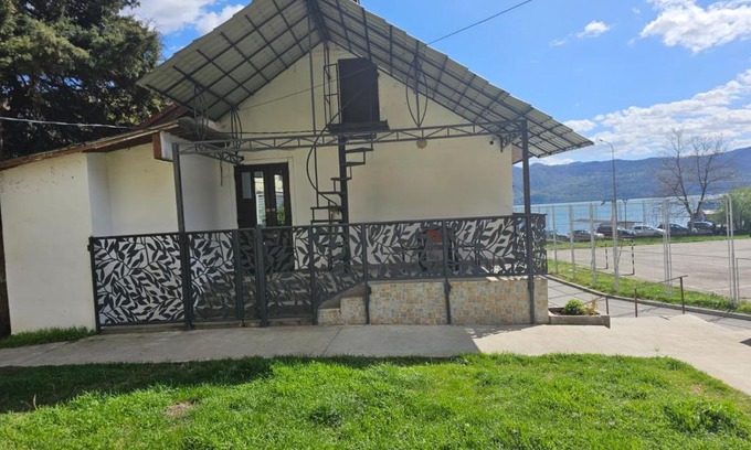 Orsova Villa | Casa Alba STr,Crizantemelor 17