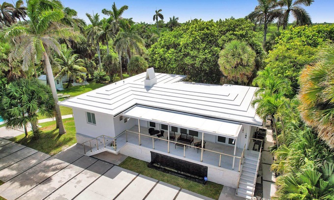 Birch Park Finger Streets House | Casa Alinna☀️HEATED Pool-Spacious Private Fort Lauderdale Beach House Kayak/Park