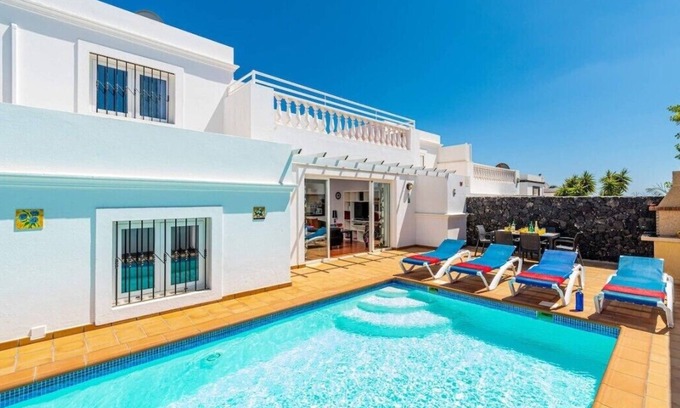Los Mojones Villa | Casa Allure, Puerto Del Carmen, Great location, H Pool and Hot Tub