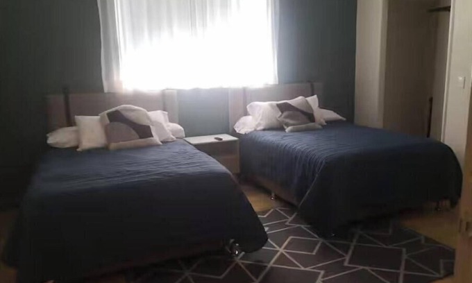 Zona Minerva House | Casa Almera - Colonia Americana - 8 BR 8.5 bath AC