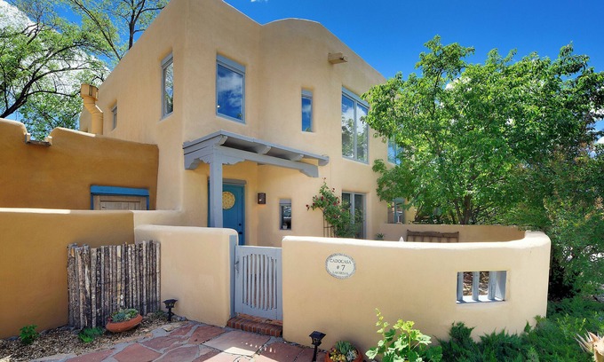 South Capitol House | Casa Alto | Cozy Santa Fe Retreat