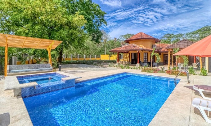 Avellanas Beach House | Casa Amarilla
