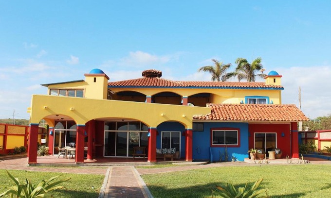 Puerto Cayo Villa | Casa Amarilla