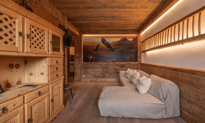 Cortina d'Ampezzo Historic Centre Apartment | Casa Aquila, with sauna and Turkish bath