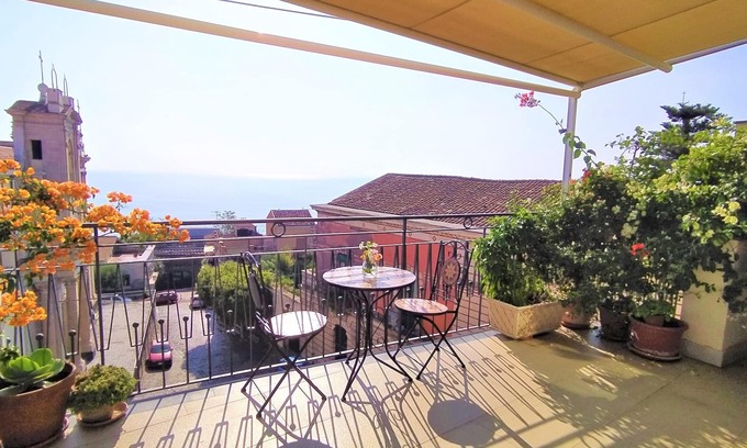 Acireale House | 'CASA ARANCI' self catering villa, great sea views, close to piazza Duomo