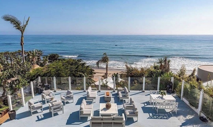 Malibu House | Casa Azul by Oraklus