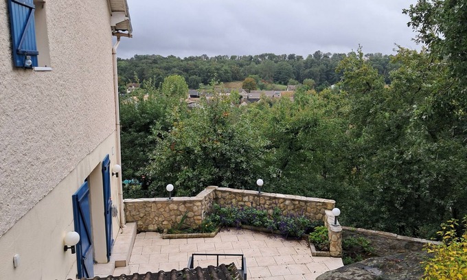 Prunay-sur-Essonne Cottage | Casa Azul gîte for 4 people