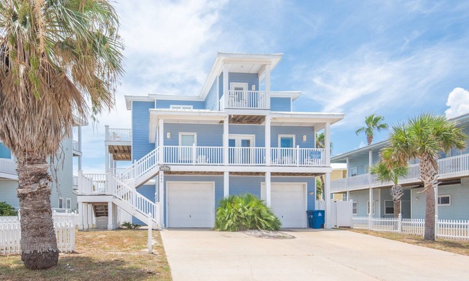 Port Aransas House | Casa Azul - Spacious 4 Bedroom w/boardwalk access