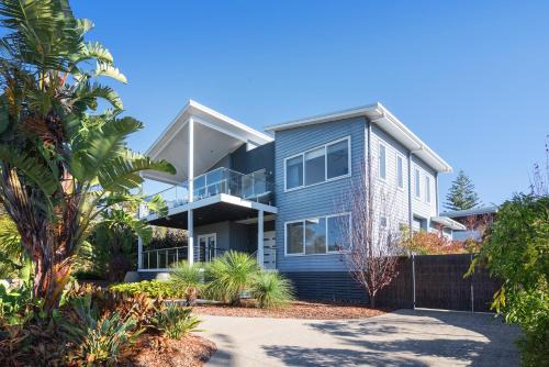 Dunsborough House | Casa Azzura - beachside entertainer