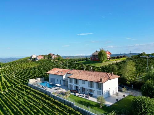 Castiglione Tinella Villa | Casa Bella Vista Luxury villa among the vineyards