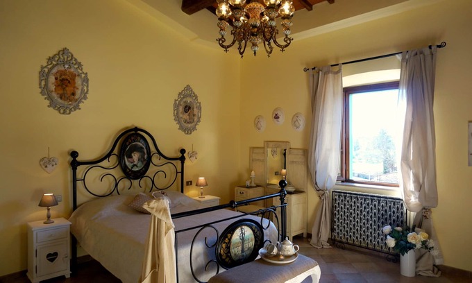 Vicopisano Apartment | "Casa Bella Vista" Medieval tuscan apartment -family/group friendly near Pisa