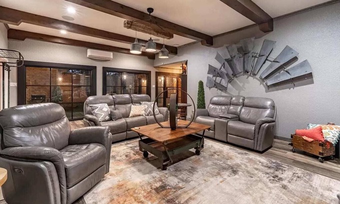 Lubbock House | Casa Blanca - 3BR 2BA - Modern Tranquility