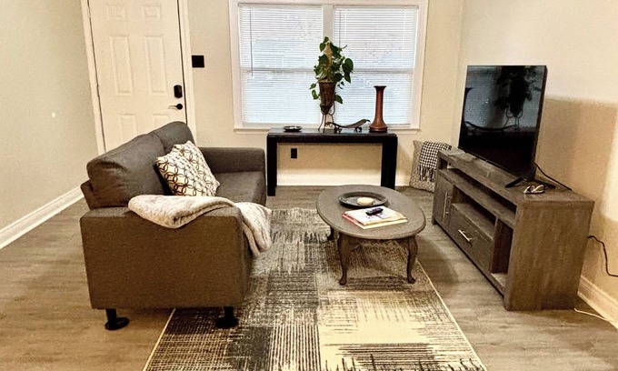 Midland House | Casa Blanca Home 4 Professionals