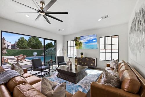 Hurricane Villa | Casa Blanca luxury Villa Private pool sleeps 30!