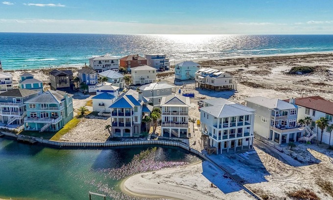 Navarre Beach House | Casa Blanca-Waterfront 4 bed, 3 bath home in Sailmaker Cove on Navarre Beach!