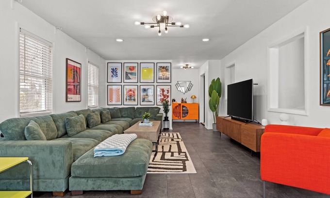 South Kansas City House | Casa Brookside - Brookside + Walkable + Firepit