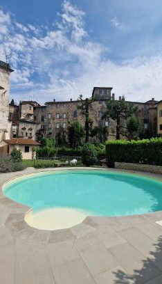 Mologno House | Casa Brown - con piscina privata -