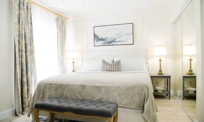 South Lake House | Casa Calacatta: Contemporary Design + Elegance
