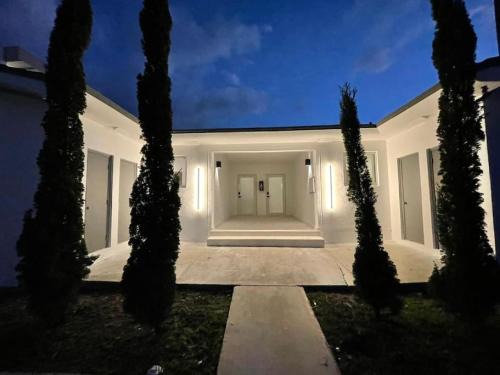 Eastern Shores Apartment | Casa Canal