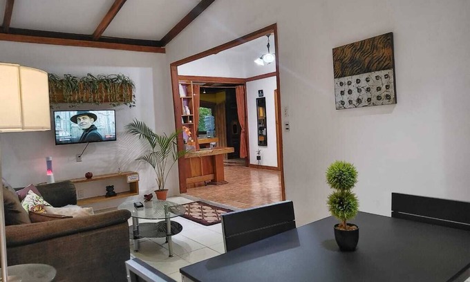 Puerto Viejo de Talamanca House | Casa Caribe Wifi 100mb/450 MTS de la Playa. Ideal Para Familias