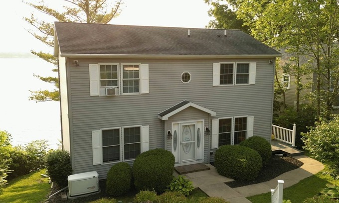Town of Owasco House | Casa Carmela — Lakefront Home on Owasco Lake — Upscale Stunning Retreat
