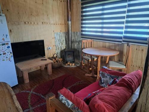 Puerto Williams House | Casa, central a orilla de playa