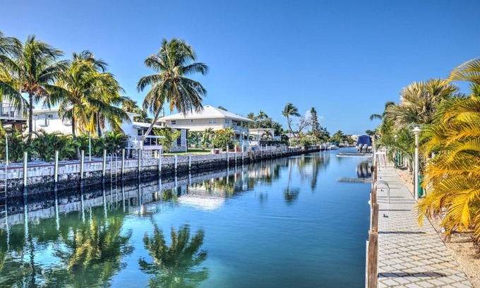 Marathon House | Casa Chiquita - 3/2 Pool - Waterfront - 75’ Dock - Ground Level