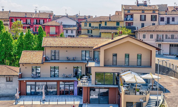 Barolo House | Casa Colbert, Barolo : Entire Palace , 5 Flats