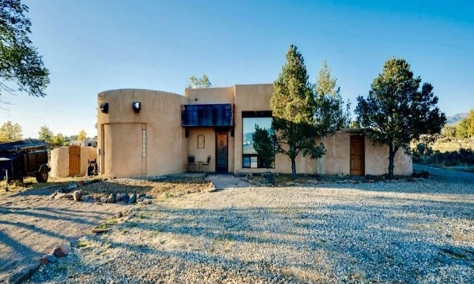 El Prado House | CASA COMANCHE - your perfect Taos retreat!