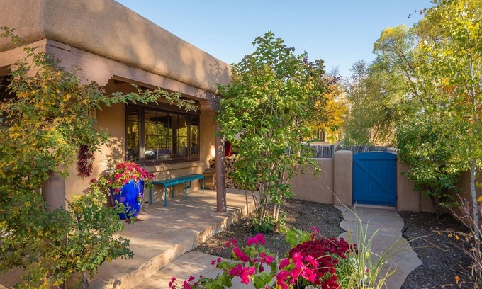 Historic Eastside House | Casa Contenta - Hot Tub, Walk to Canyon Rd.