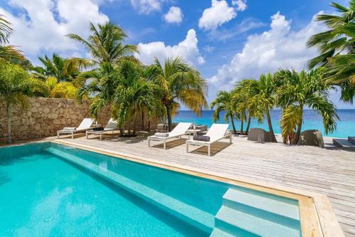 Belnem Villa | Casa Corazón Oceanfront with its Own House Reef
