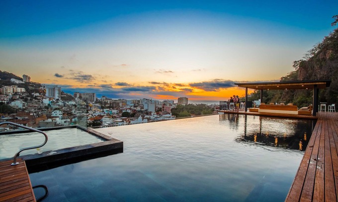 El Caloso Condo | Casa Costera @ Oasis | 2 Pools & Bar