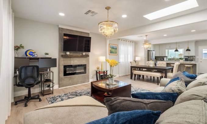 Inglewood House | Casa CW 3Bedrooms House + Guest Studio Near LAX/SoFi Stadium/Beachn