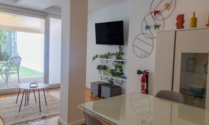 Aveiro Apartment | Casa das Falcoeiras – Cozy Garden in Aveiro, Portugal