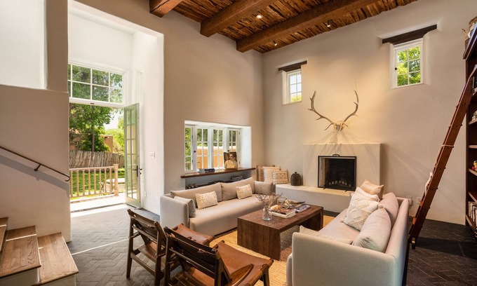 Historic Eastside House | Casa Dasburg - Stunning Yards, Walk to Canyon Road