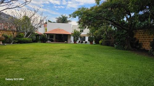 Jiutepec House | Casa de 1 nivel con alberca en fraccionamiento las Fincas.