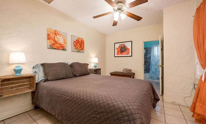 Truth or Consequences House | Casa de Colores - Cheerful 1 Bed, Full Bath House