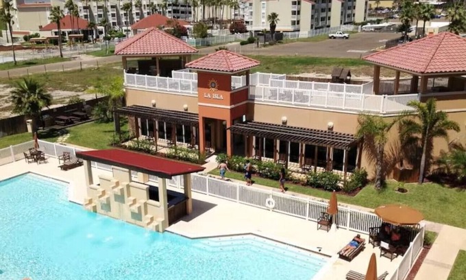 South Padre Island Apartment | Casa de Coral - Isla Residences - 4th Night FREE
