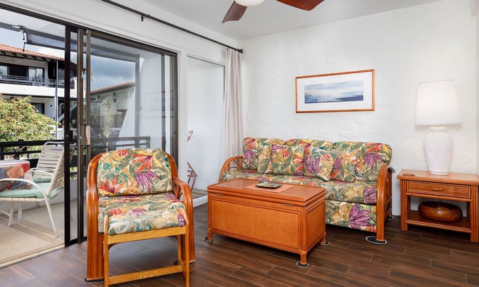 Kailua-Kona Condo | Casa De Emdeko 204 - Air Conditioning! Elevators! REMODELED IN 2019!