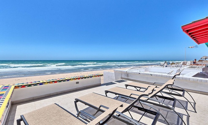 Las Conchas House | Casa de Juega: Beautiful beachfront with lovely views of the Sea of Cortez