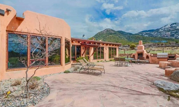 Arroyo Seco House | Casa de la Valle Luna Luxurious and Amazing Patio with Hot Tub and Fireplaces
