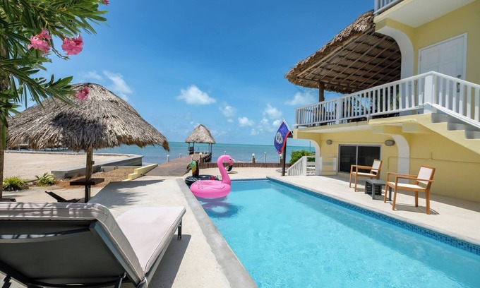 Boca Ciega House | Casa De Mango, beach front home with big pool