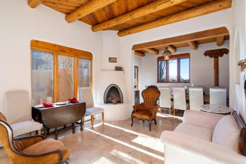 Historic Eastside House | Casa de Monte Vista