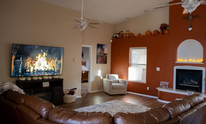 Farmington House | Casa De Monteagle, Serene, Spacious, 2Master Suites K/K , HotTub, Pets, Close