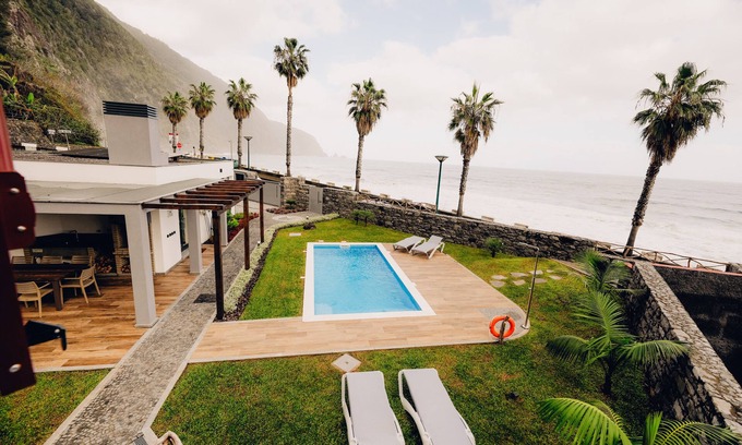 Porto Moniz Villa | Casa de Pedra - Casas do Calhau Miúdo