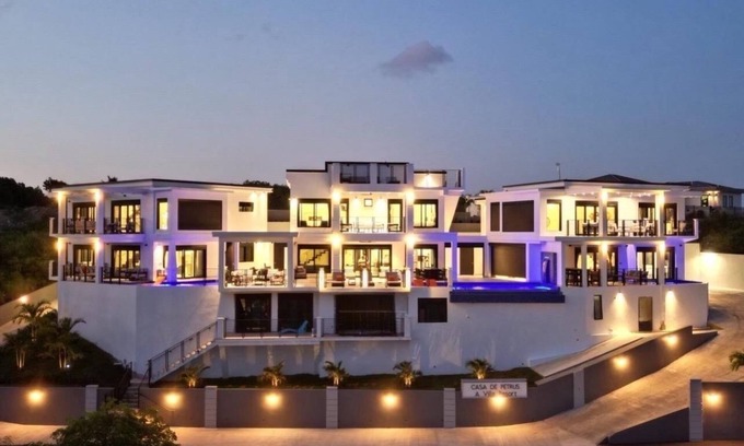 Nazareth Villa | Casa De Petrus-All Three Villas with Basketball & Pickleball Court