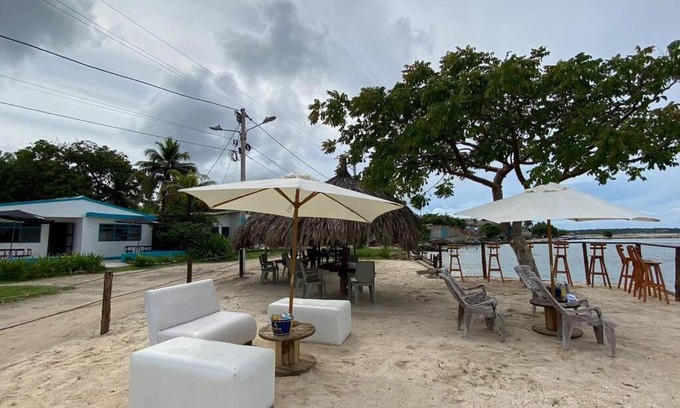 Tierra Bomba Island House | Casa de playa, con acceso al Mar Caribe.