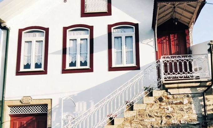 Lamego House | Casa de Pousada - É uma Casa den Campo no coração do Douro!
